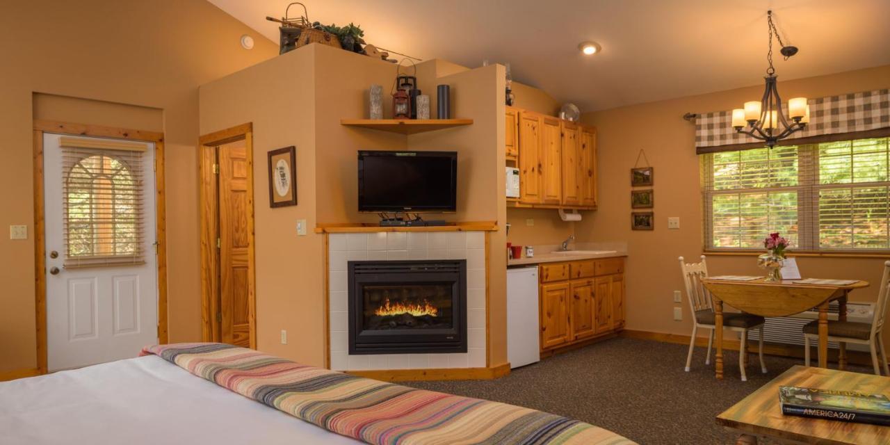Hawk Valley Retreat & Cottages Galena Bagian luar foto